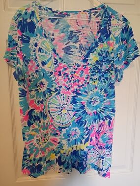 Lilly Pulitzer Short Sleeve V-Neck Tee in Blue, Pink, GreenW  Front Pocket XL